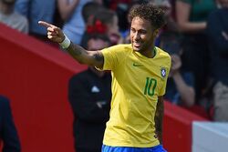 Neymar saat membela tim nasional Brasil pada tahun 2018