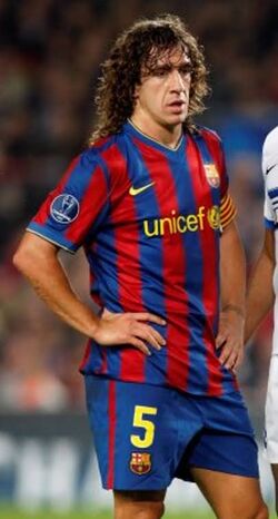 Carles Puyol saat membela Barcelona pada tahun 2012